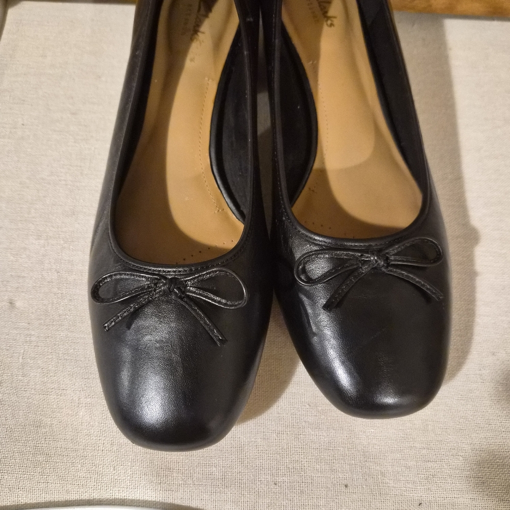 Clarks New Black Leather Casual Shoes Office Heels NWOT Sz 12 - Picture 4 of 11